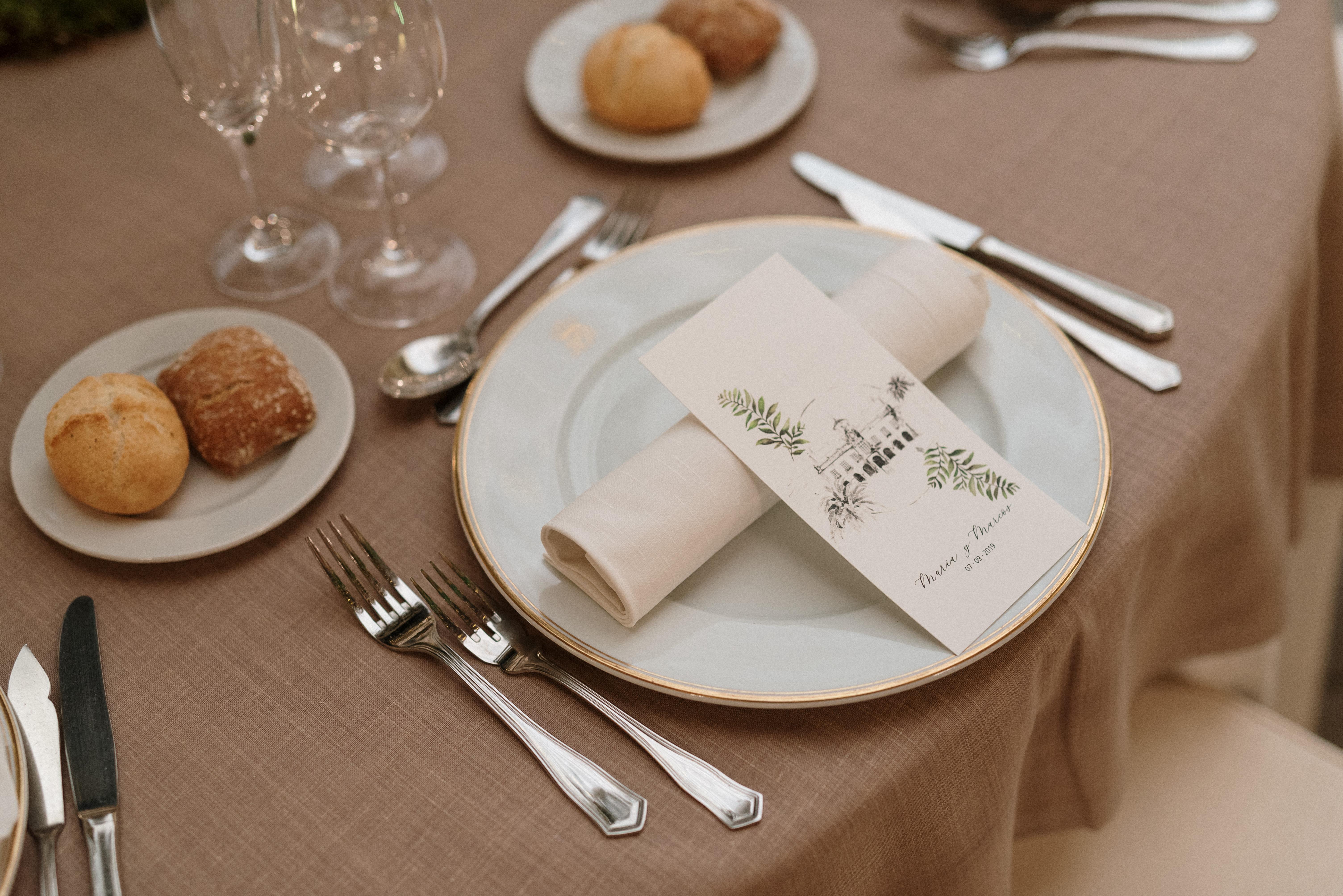 Eurostars Hotel De La Reconquista Oviedo Eksteriør billede A Christmas cracker on a place setting