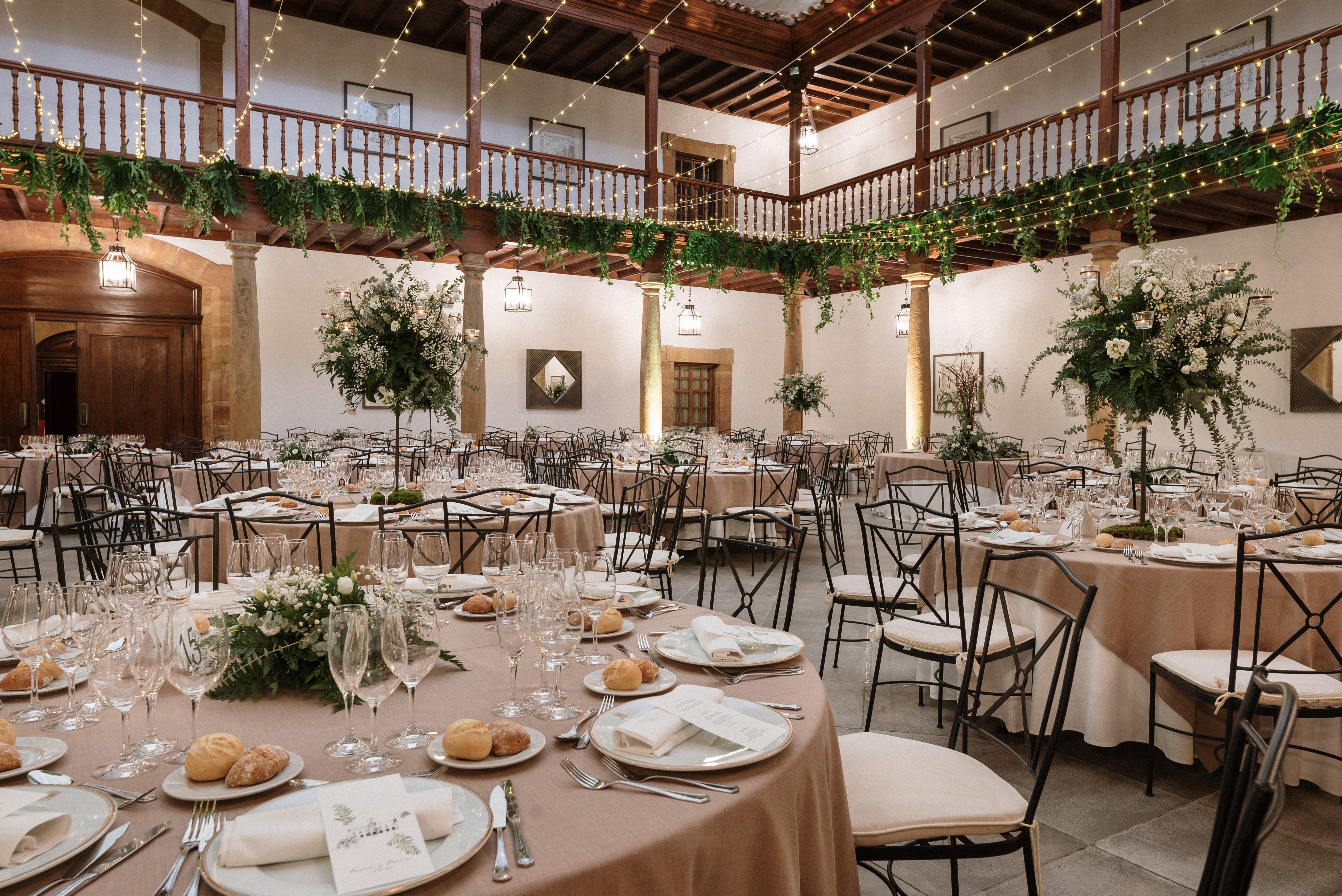 Eurostars Hotel De La Reconquista Oviedo Eksteriør billede A wedding reception in Spain