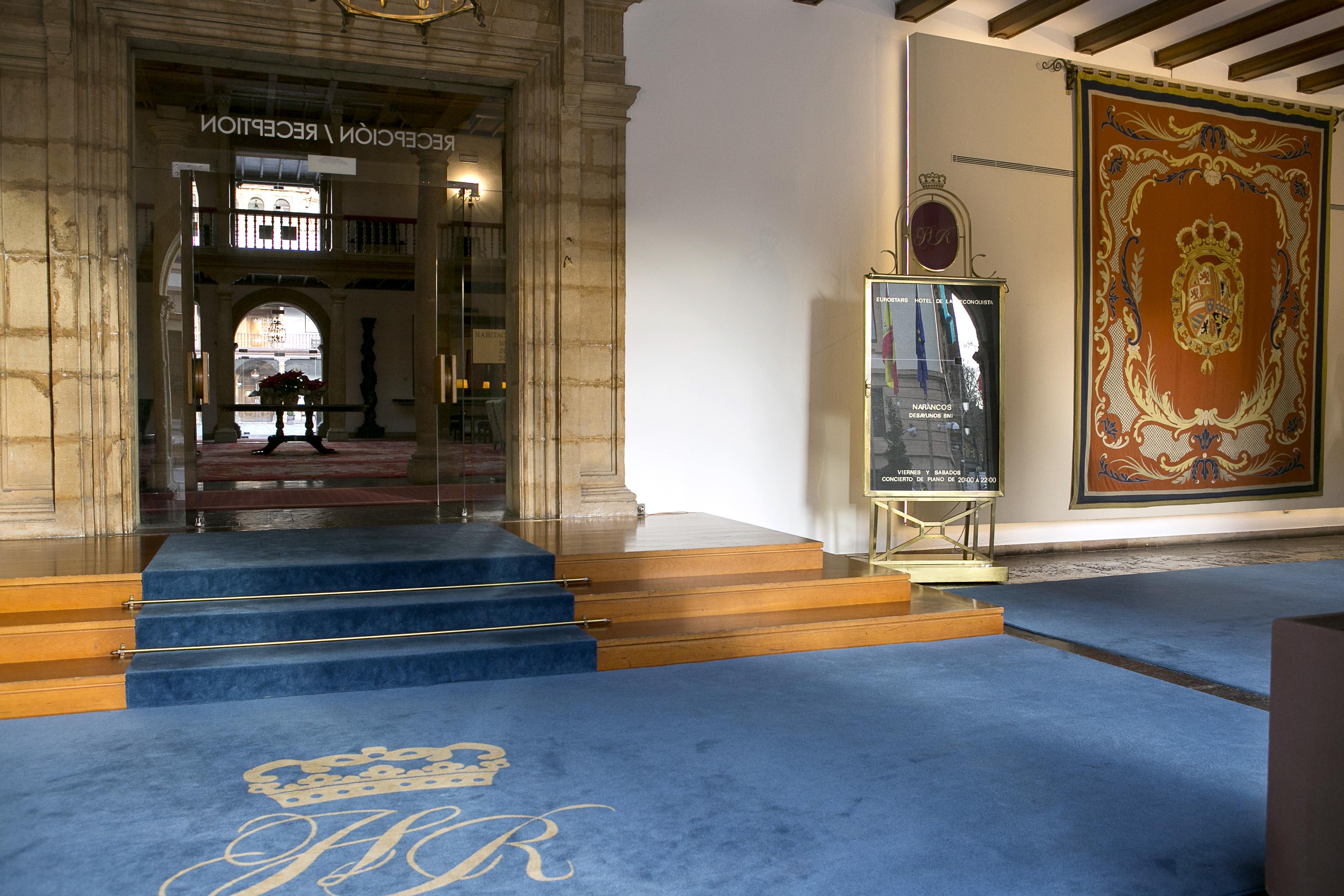 Eurostars Hotel De La Reconquista Oviedo Eksteriør billede Entrance to the hotel