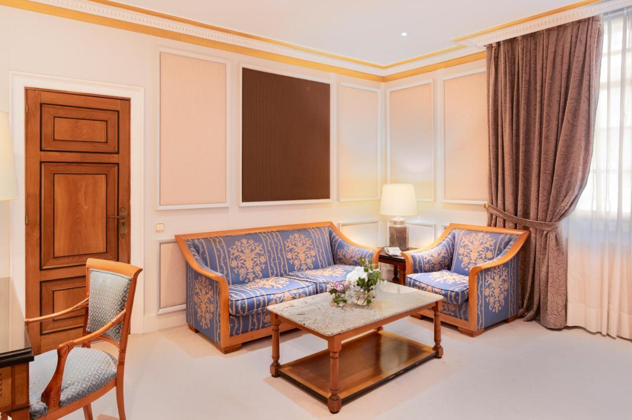 Eurostars Hotel De La Reconquista Oviedo Eksteriør billede A suite at the hotel