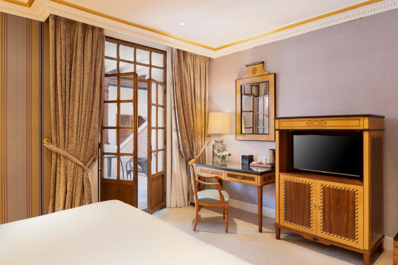 Eurostars Hotel De La Reconquista Oviedo Eksteriør billede A room at the hotel