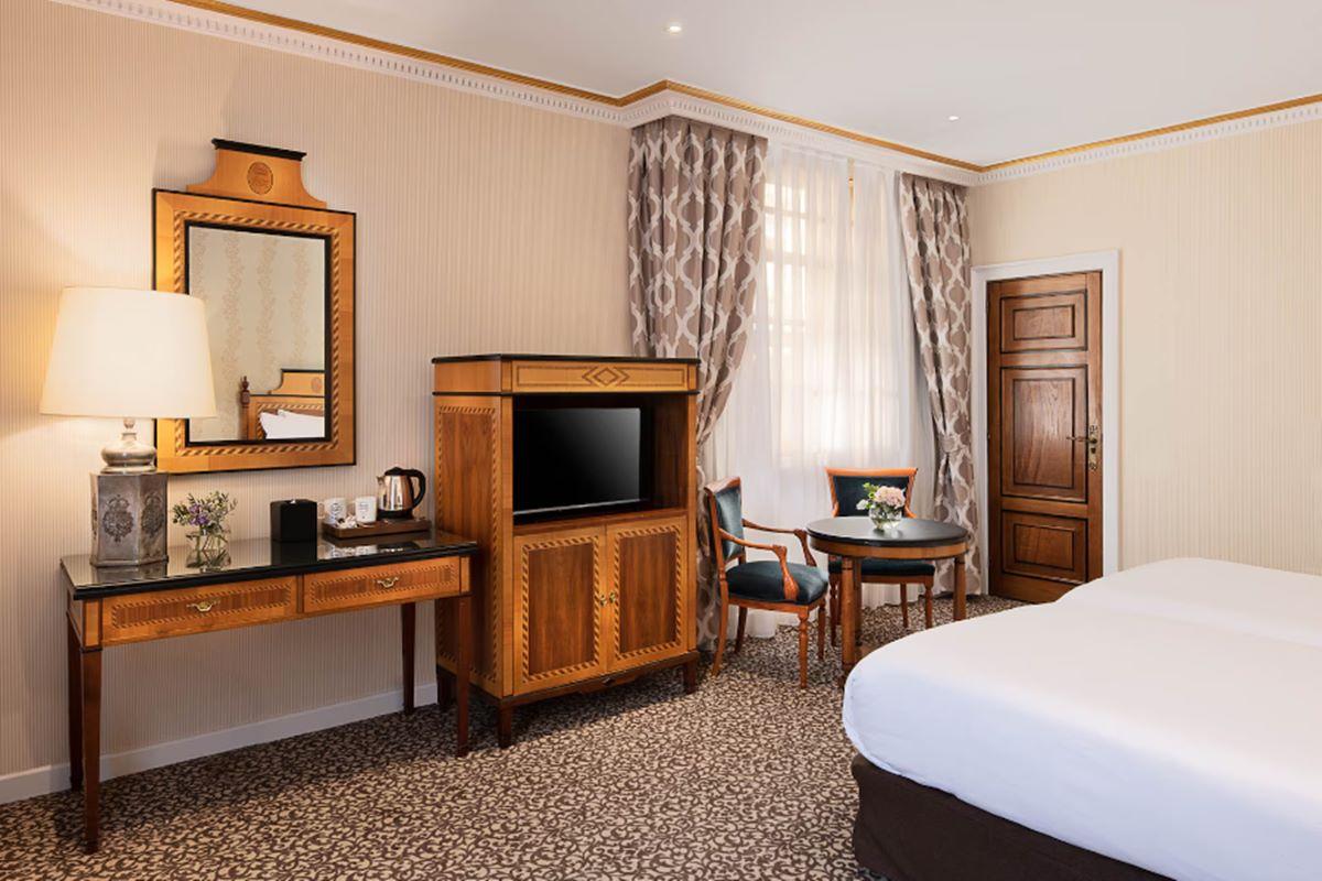 Eurostars Hotel De La Reconquista Oviedo Eksteriør billede A room at the hotel