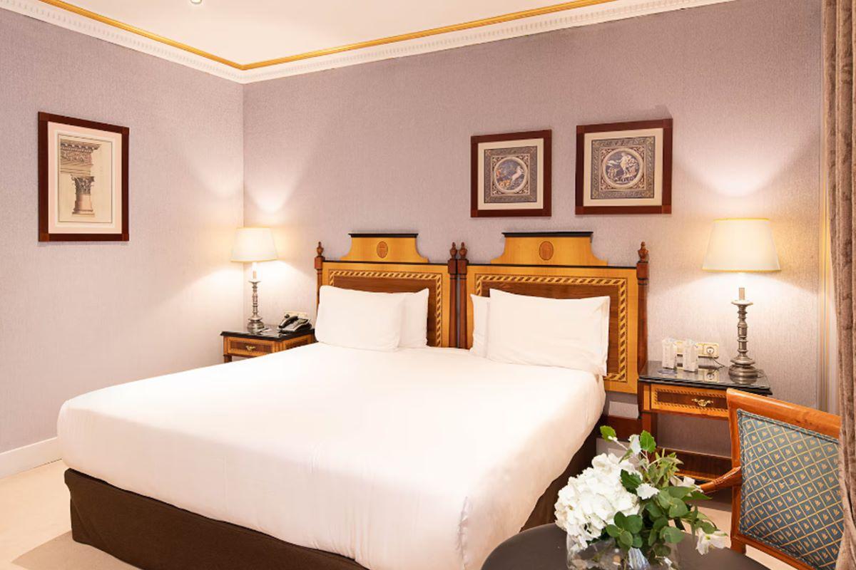 Eurostars Hotel De La Reconquista Oviedo Eksteriør billede A bedroom at the hotel