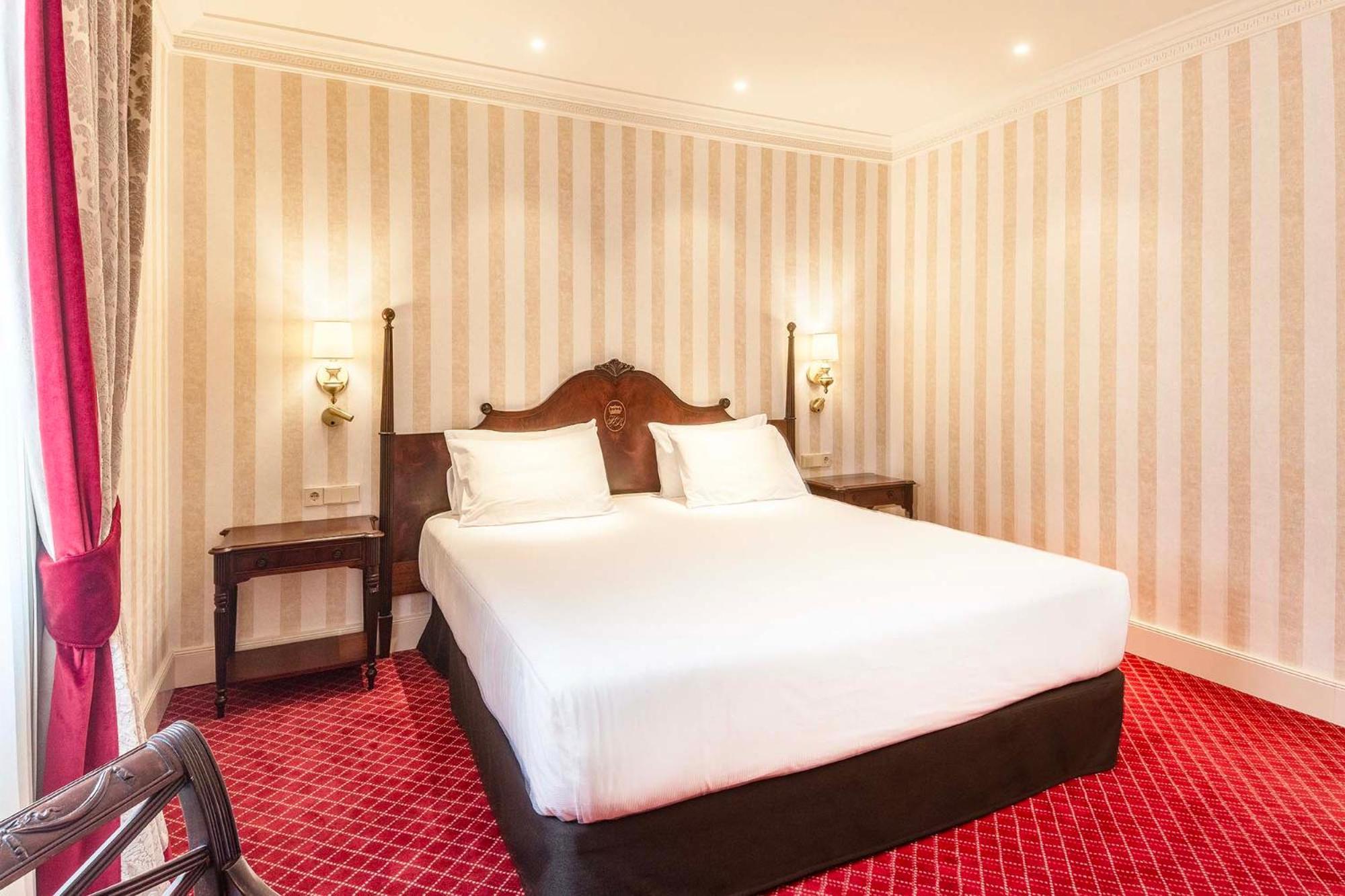 Eurostars Hotel De La Reconquista Oviedo Eksteriør billede A bedroom at the hotel