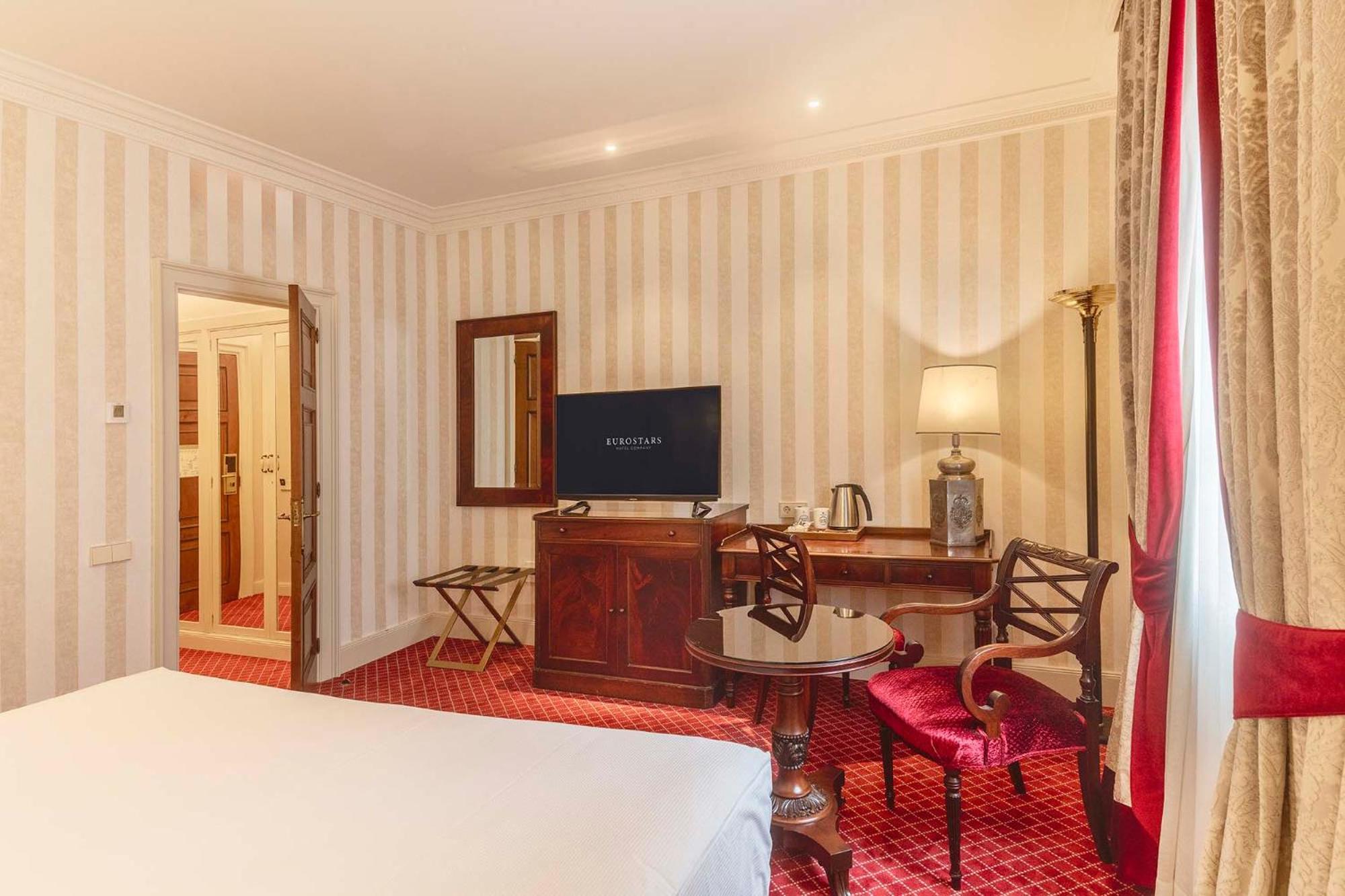 Eurostars Hotel De La Reconquista Oviedo Eksteriør billede A room at the hotel