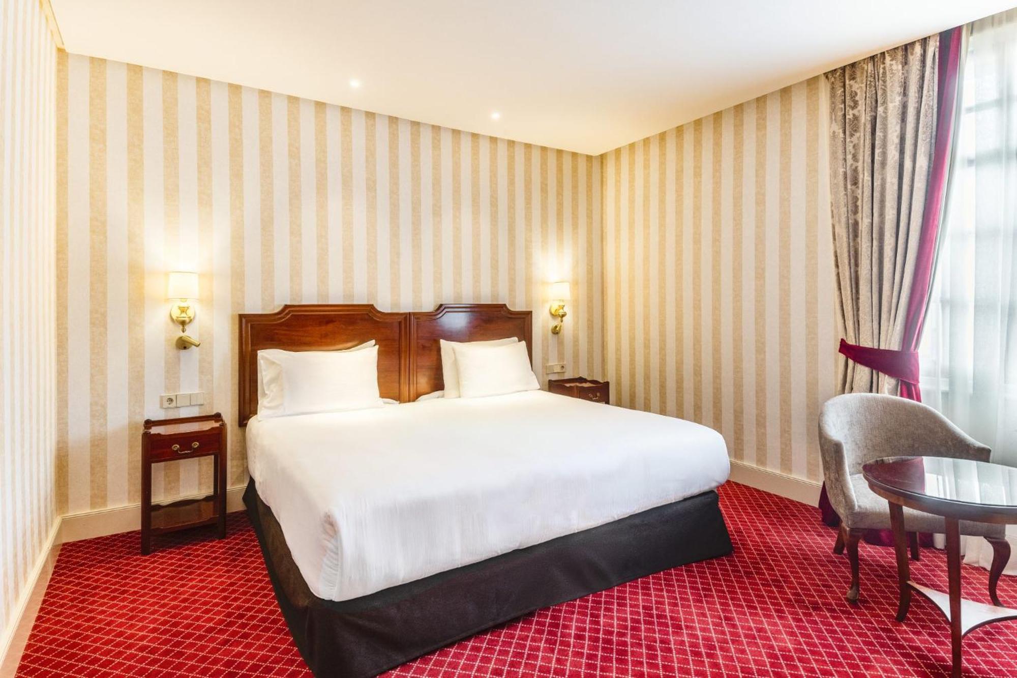 Eurostars Hotel De La Reconquista Oviedo Eksteriør billede A room at the hotel